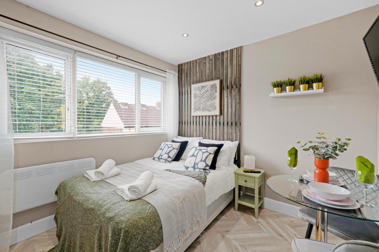 Апартаменты Boutique Heathrow Studio'S - Parking - Garden Хармондсворт Экстерьер фото